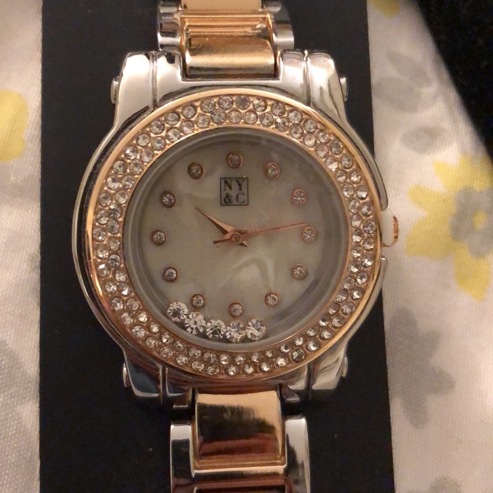 watch - Picture 2 of 4